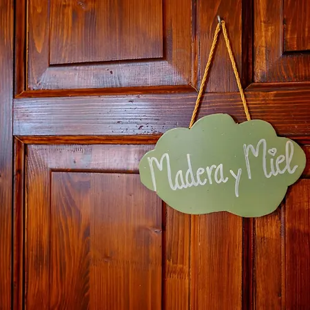 Madera Y Miel Con Ninos En Puy Du Fou Guadamur